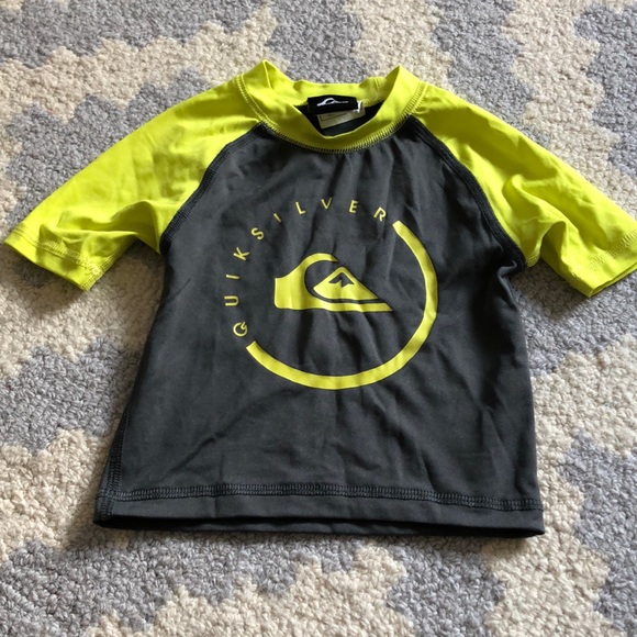 Quiksilver Other - Quicksilver short sleeve dash guard.